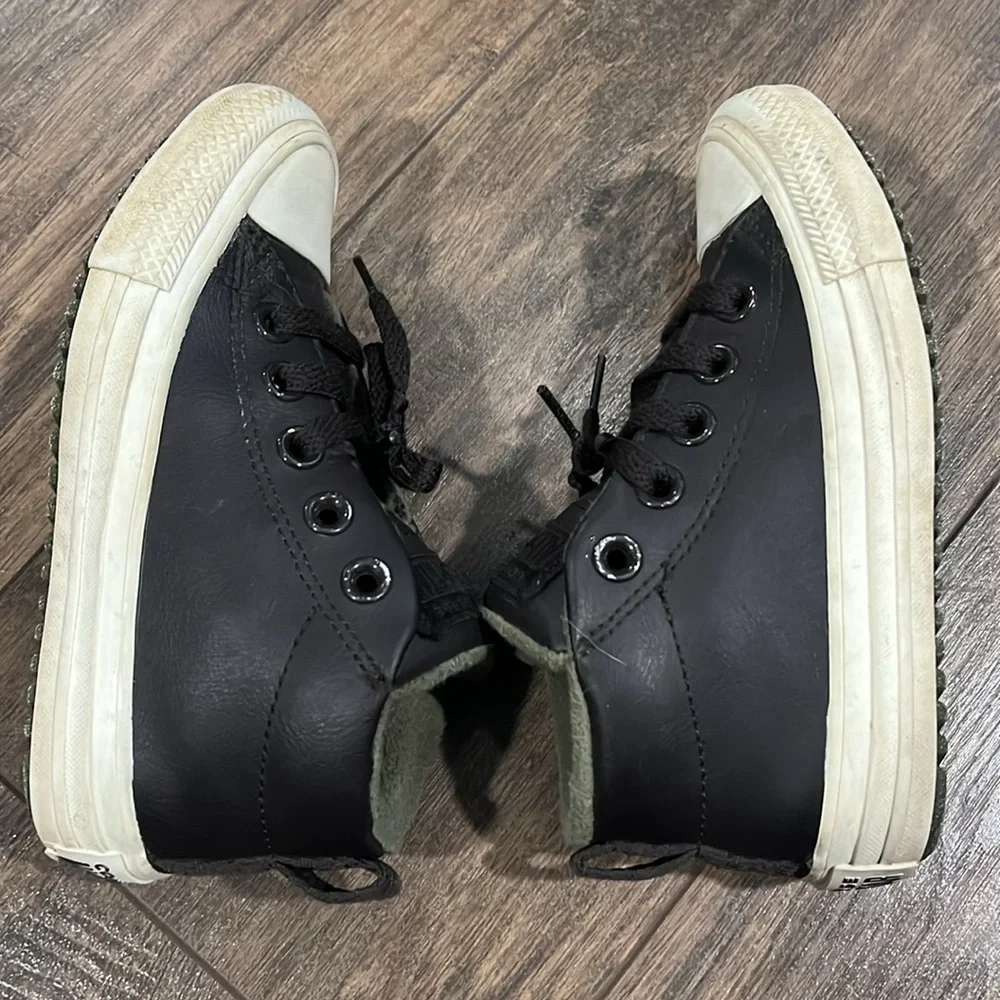 Converse All Star Chuck Taylor Youth 11 Leather Lace Up Shoes